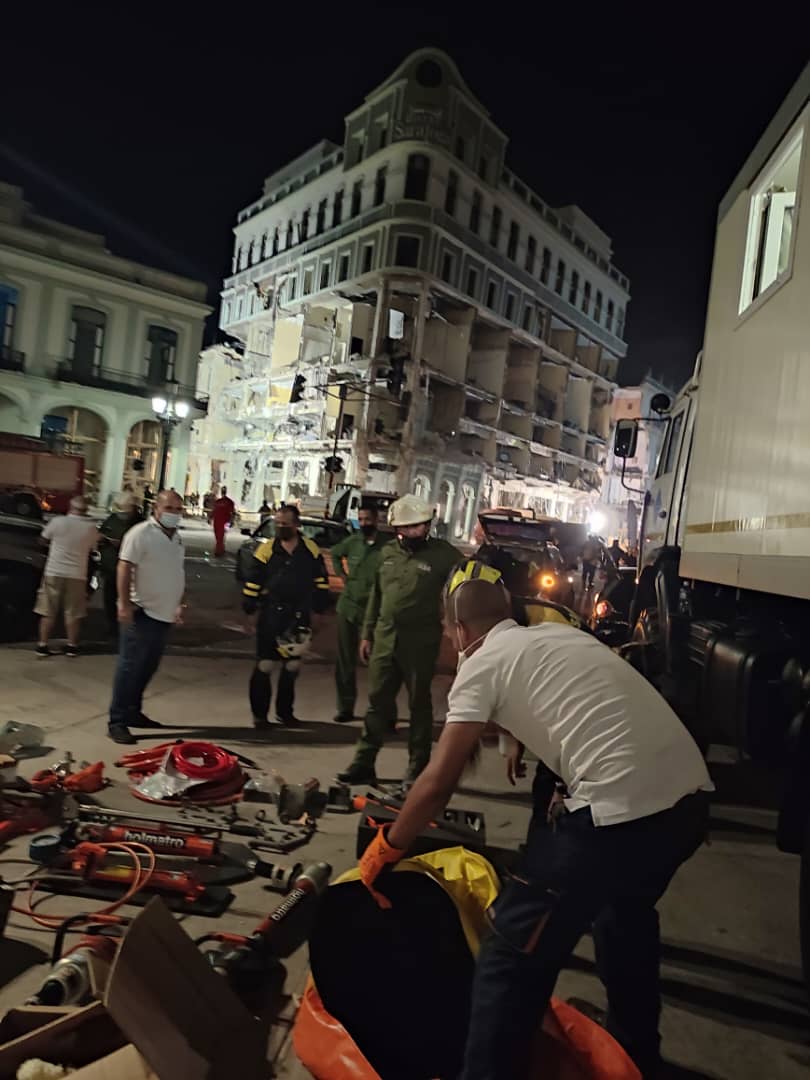 Bacou dona kit salvamento bomberos cuba saratoga 1