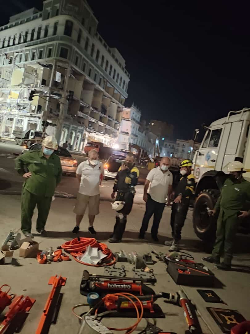 Bacou dona kit salvamento bomberos cuba saratoga 2